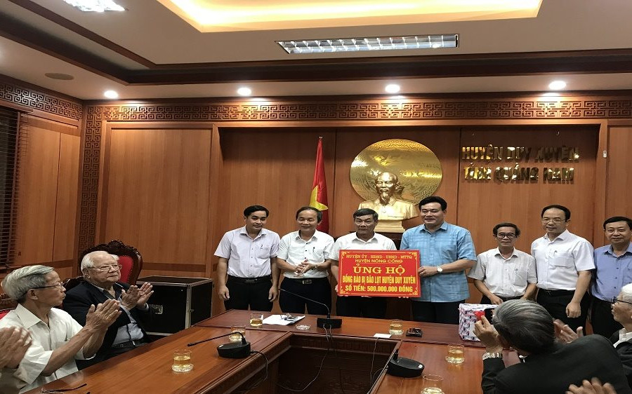 Huyện Nông Cống (Thanh Hóa) hỗ trợ huyện Duy Xuyên (Quảng Nam) hơn 500 triệu đồng