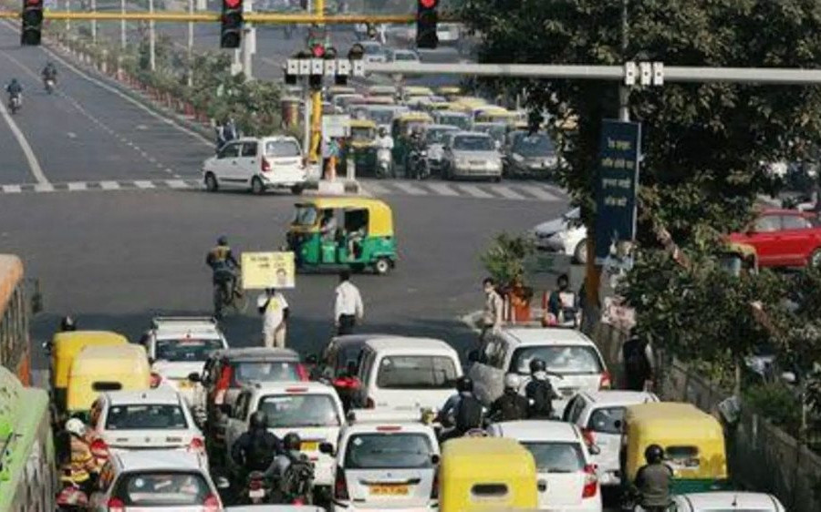 New Delhi kêu gọi người lái xe tắt động cơ khi dừng đèn đỏ