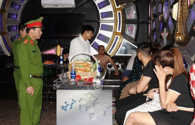Hà Nam: Bắt quả tang 46 đối tượng sử dụng ma túy, đánh bạc, mua bán dâm trong khách sạn và quán karaoke