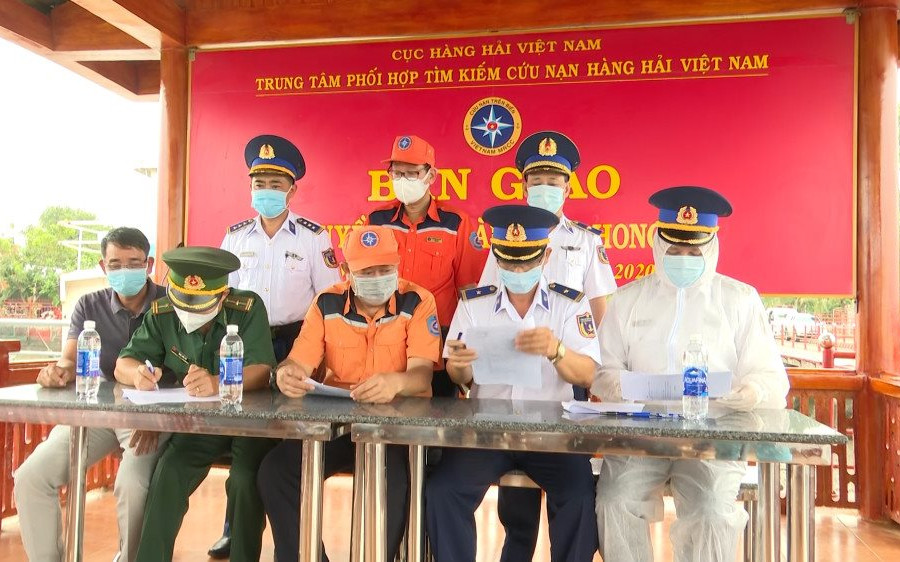 Tiếp nhận và thực hiện nghiêm các biện pháp phòng dịch COVID-19 đối với 13 thuyền viên tàu Xin Hong
