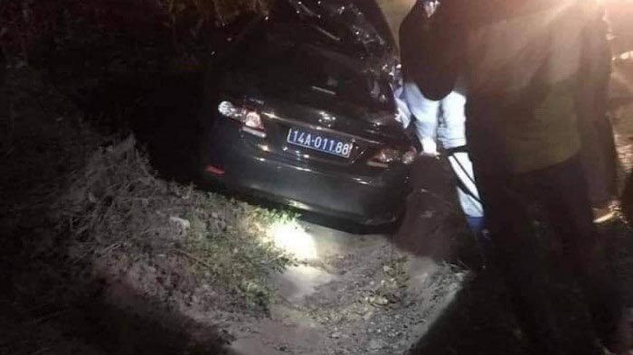 Quảng Ninh: Hai người trên ô tô biển xanh đâm vào đuôi xe container đã tử vong