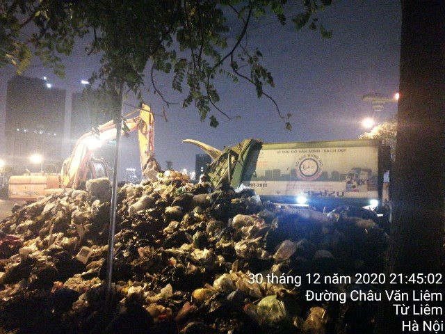 Hà Nội: Đưa khoảng 150 tấn rác tồn đọng trên địa bàn quận Nam Từ Liêm về nơi xử lý