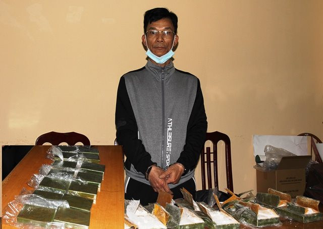 Hà Nam: Bắt giữ đối tượng vận chuyển 14 bánh heroin