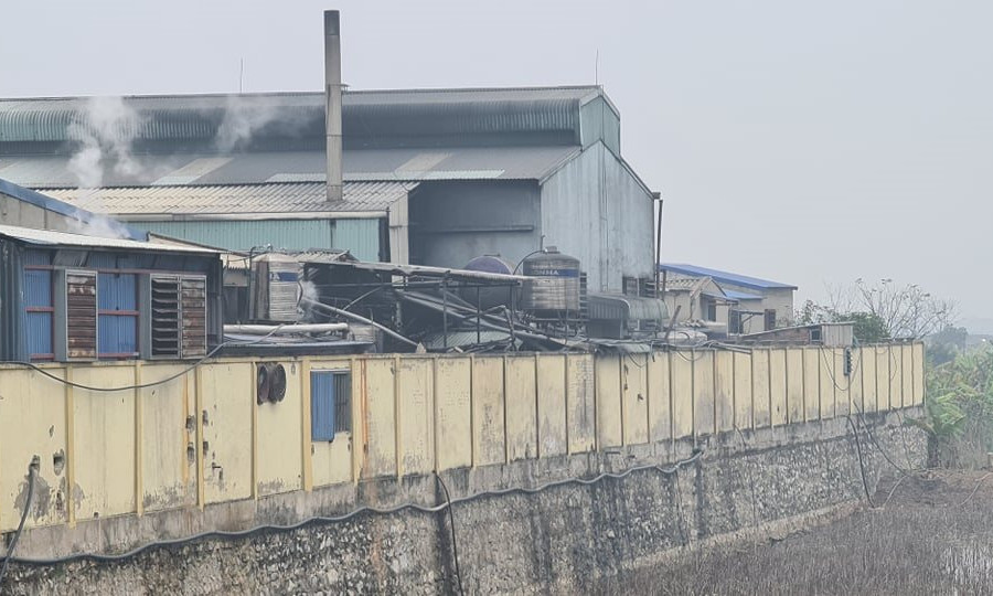 Vụ dân “tố” nhiều cơ sở tẩy nhuộm xả thải gây ô nhiễm sông Hồng: Hoạt động nhiều năm không có ĐTM