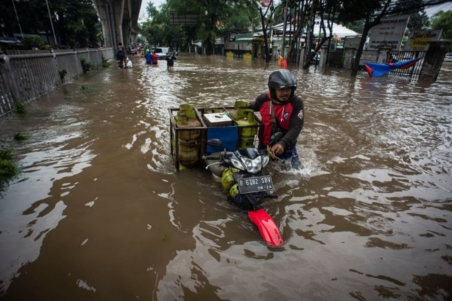 Indonesia sơ tán hơn 1.000 dân do lũ lụt nghiêm trọng ở thủ đô 