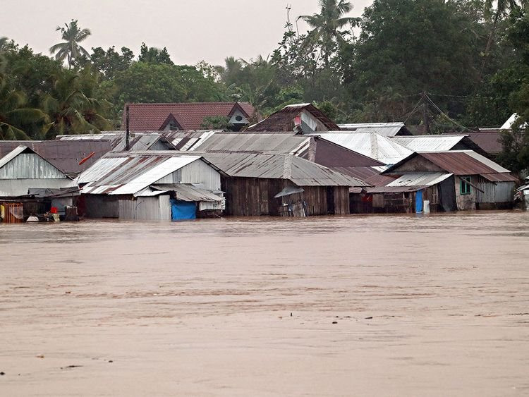 Hơn 5.000 người sơ tán vì bão Dujuan