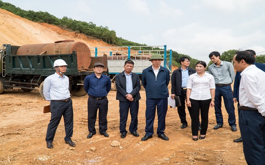 Phó Chủ tịch UBND tỉnh Thanh Hoá kiểm tra mỏ đất Công ty Huy Hoàng sau phản ánh của Báo TN&MT