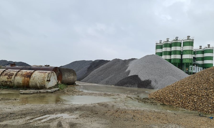 Tiên Du -Bắc Ninh: Trạm trộn bê tông của Công ty An Phúc hoạt động trái quy định, có biểu hiện xả thải gây ô nhiễm