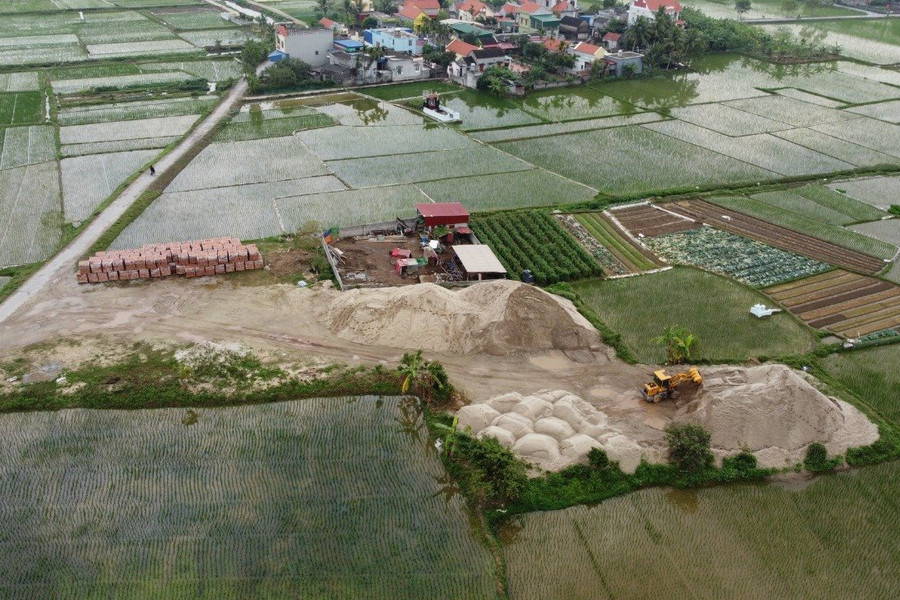 Kiến Thụy (Hải Phòng): Đất nông nghiệp biến thành bãi kinh doanh VLXD ngay trước mặt trụ sở xã?