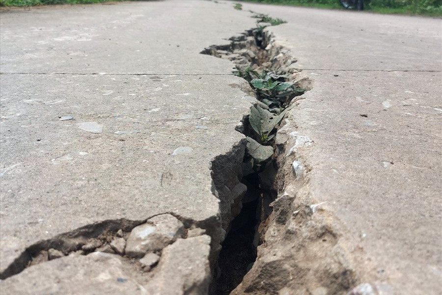 Nho Quan - Ninh Bình: Xuất hiện nhiều vết nứt trên tuyến đê phòng lũ 