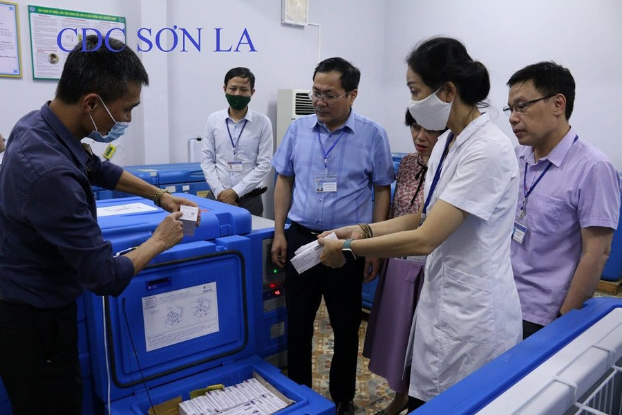 Sơn La tiếp nhận 6.700 liều vắc xin phòng Covid-19 đầu tiên