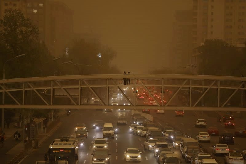 Bắc Kinh tiếp tục chìm trong bão cát