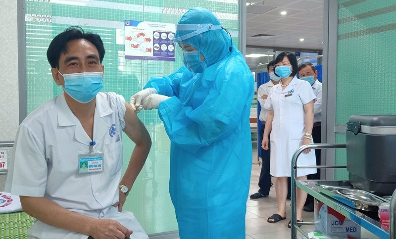 Thái Bình: Tiêm thí điểm vaccine Covid-19 cho cán bộ, y bác sĩ tuyến đầu chống dịch