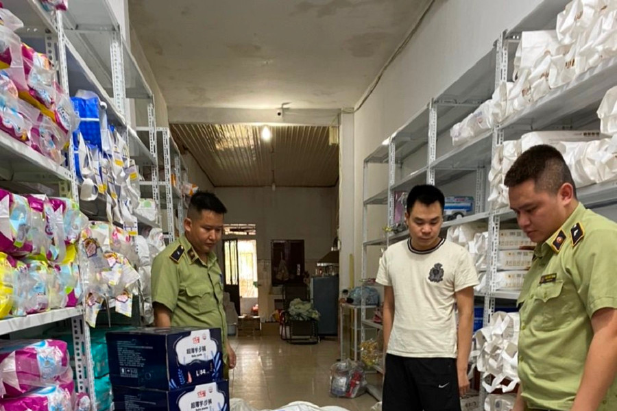 Hà Giang: Phát hiện và tạm giữ gần 200 hộp sữa bột và bỉm trẻ em không có hoá đơn