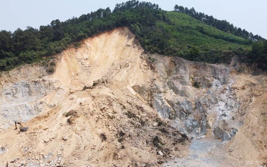Hà Tĩnh: Xử phạt chủ mỏ đá Hùng Bình 60 triệu đồng do khai thác không đúng thiết kế 
