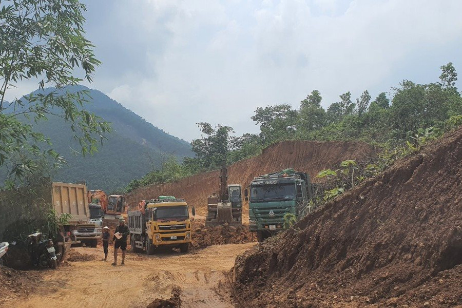 Thái Nguyên: Nhà máy sản xuất gạch Tân Long có dấu hiệu tiêu thụ đất lậu