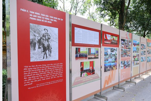 Trưng bày hơn 300 tư liệu quý về về tấm gương đạo đức cách mạng Hồ Chí Minh