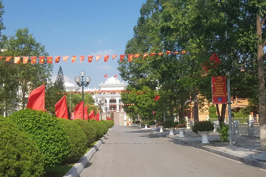Điện Biên: Đồng bào các dân tộc đoàn kết, trang hoàng rực rỡ cờ hoa mừng ngày hội non sông