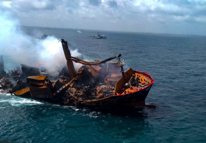 Tàu chở hoá chất bốc cháy, Sri Lanka đối mặt thảm hoạ môi trường lịch sử