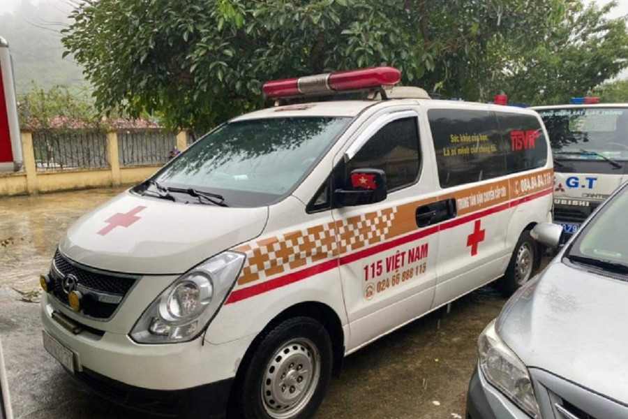 Tạm giữ xe cứu thương chở hơn 10 người từ Bắc Ninh về Sơn La
