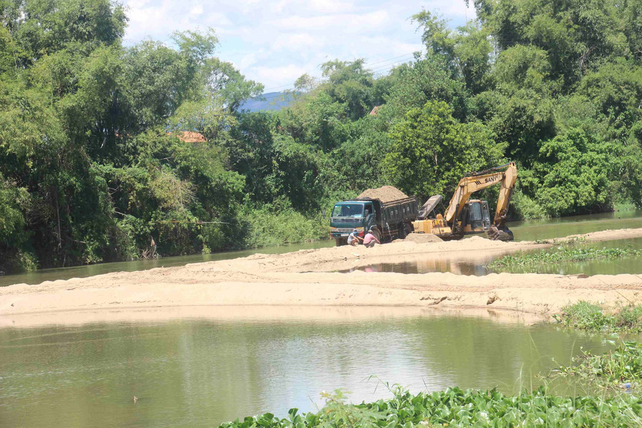Bình Định: Công ty Minh Trực khai thác cát không đúng vị trí cấp phép 