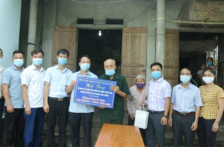 Bệnh viện Trung ương Thái Nguyên: Hỗ trợ, tri ân nhân dịp kỷ niệm 74 Năm ngày Thương binh, liệt sỹ