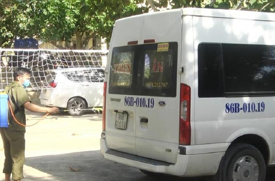 Nghệ An: Phát hiện 2 xe ô tô chở người từ vùng dịch phía Nam về