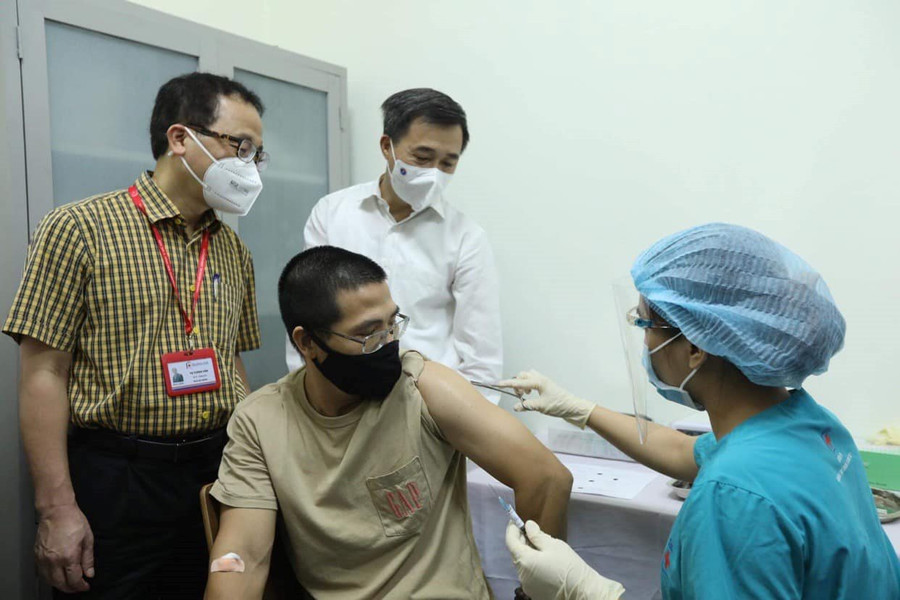 100 tình nguyện viên Hà Nội tiêm thử nghiệm lâm sàng vắc xin ARCT-154