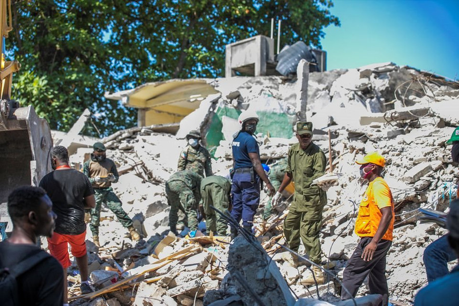 Gần 1.300 người thiệt mạng do động đất ở Haiti