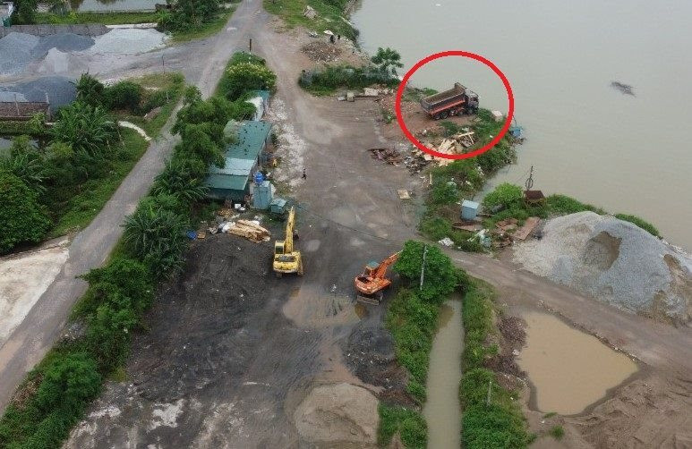 Tổng cục Môi trường đề nghị Nam Định và Thái Bình xác minh việc đổ chất thải ven sông Hồng