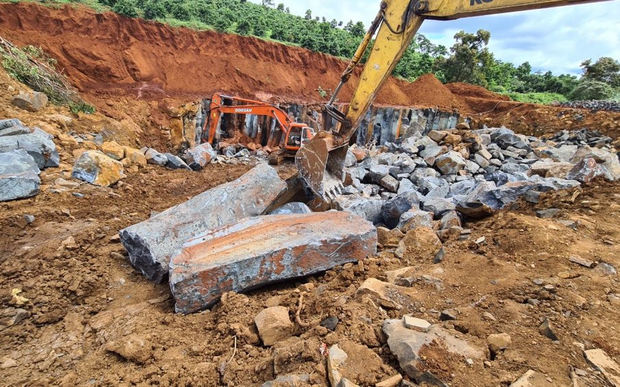 UBND huyện Đắk Song đề nghị tỉnh Đắk Nông xử phạt 45 triệu đồng vụ khai thác đá trái phép