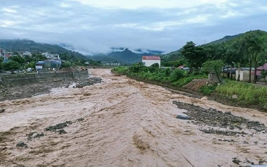 Mường La - Sơn La: Lũ quét bất ngờ, sơ tán tạm thời 550 hộ dân