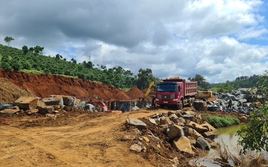 Đắk Nông: Xử phạt 45 triệu đồng vụ khai thác đá cây trái phép