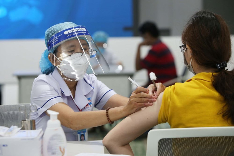Hà Nội nhận thêm gần 1 triệu liều vắc xin Pfizer và AstraZeneca
