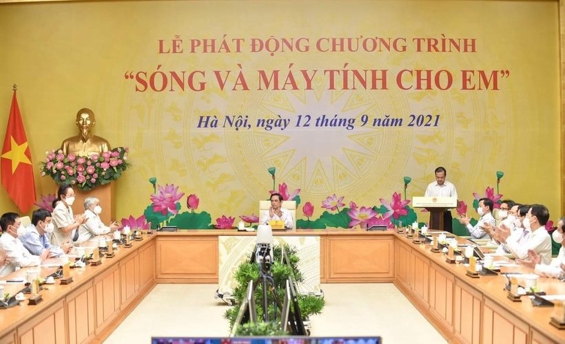 EVN ủng hộ 24.000 máy tính cho chương trình "Sóng và máy tính cho em"