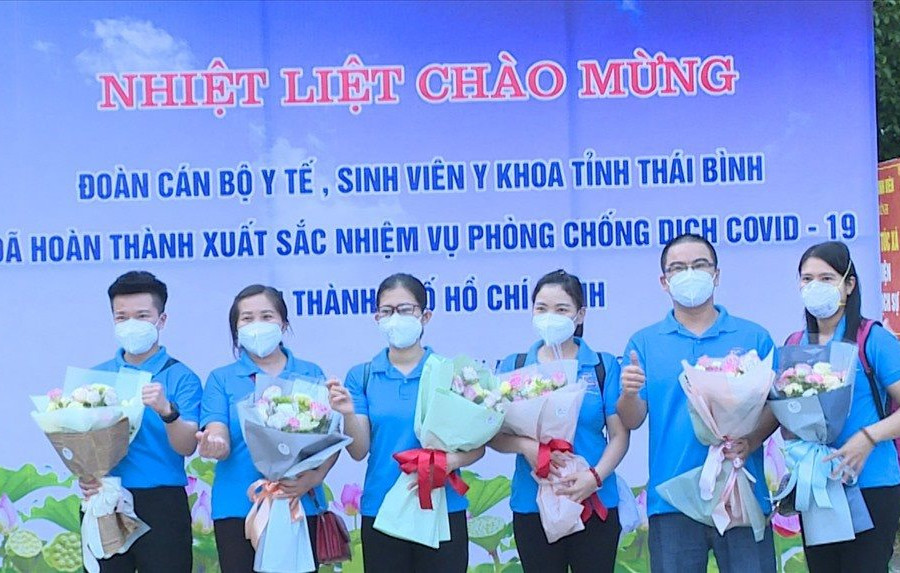 Thái Bình: Đón 78 cán bộ y tế tham gia chống dịch tại TP HCM về địa phương