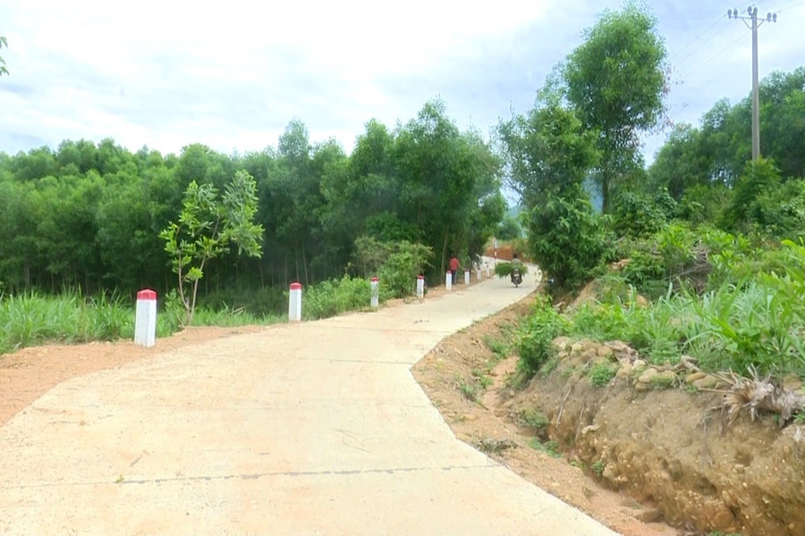 Quảng Ngãi: Người dân Minh Long tình nguyện hiến đất xây dựng nông thôn mới