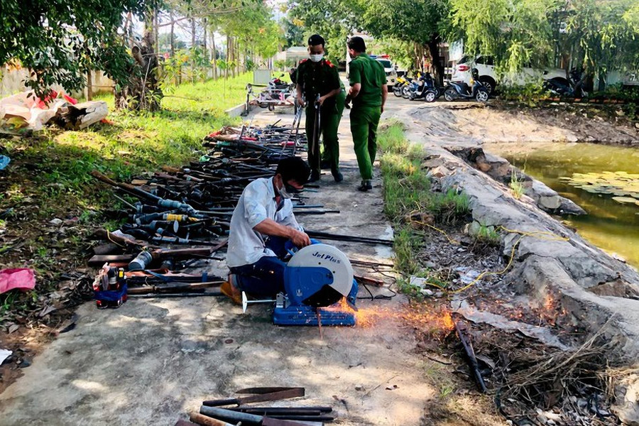 Krông Pa - Gia Lai: Tiêu hủy hàng trăm khẩu súng tự chế