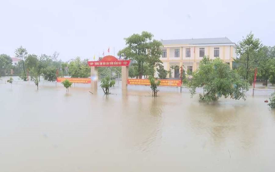 Hà Tĩnh: Hơn 75 trường cho học sinh nghỉ học do mưa lũ diễn biến phức tạp
