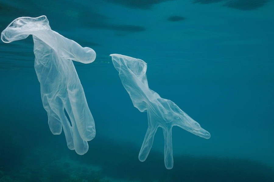 Gần 26.000 tấn rác thải liên quan đến dịch COVID-19 tràn vào đại dương