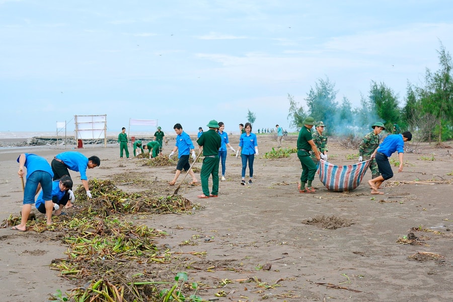 Kim Sơn (Ninh Bình): Triển khai chiến dịch “Hãy làm sạch biển” vì một Việt Nam xanh