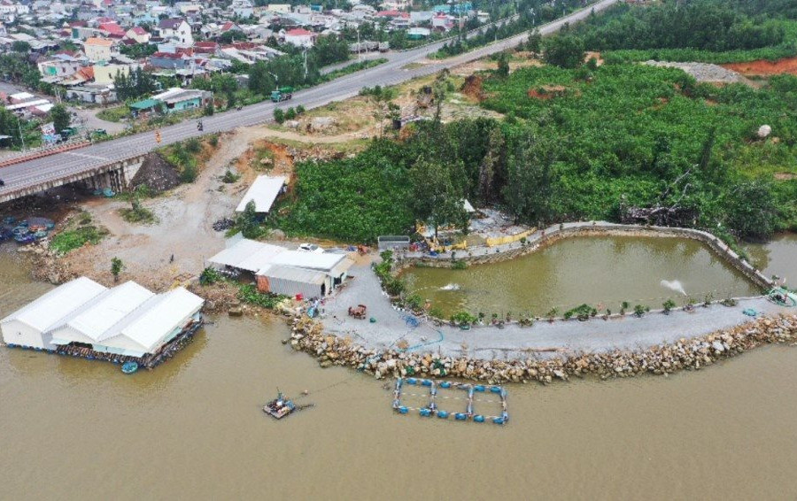 Quảng Ngãi: Nhà nổi trái phép "bức tử" sông Trà Bồng