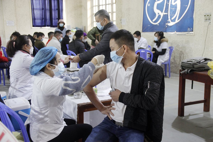 Thành phố Lào Cai triển khai tiêm vắc xin mũi 3 cho người dân