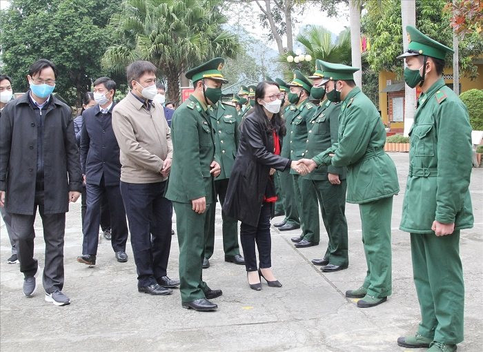Lãnh đạo Ủy ban Dân tộc thăm và chúc Tết đồng bào DTTS Cao Bằng và TP.HCM