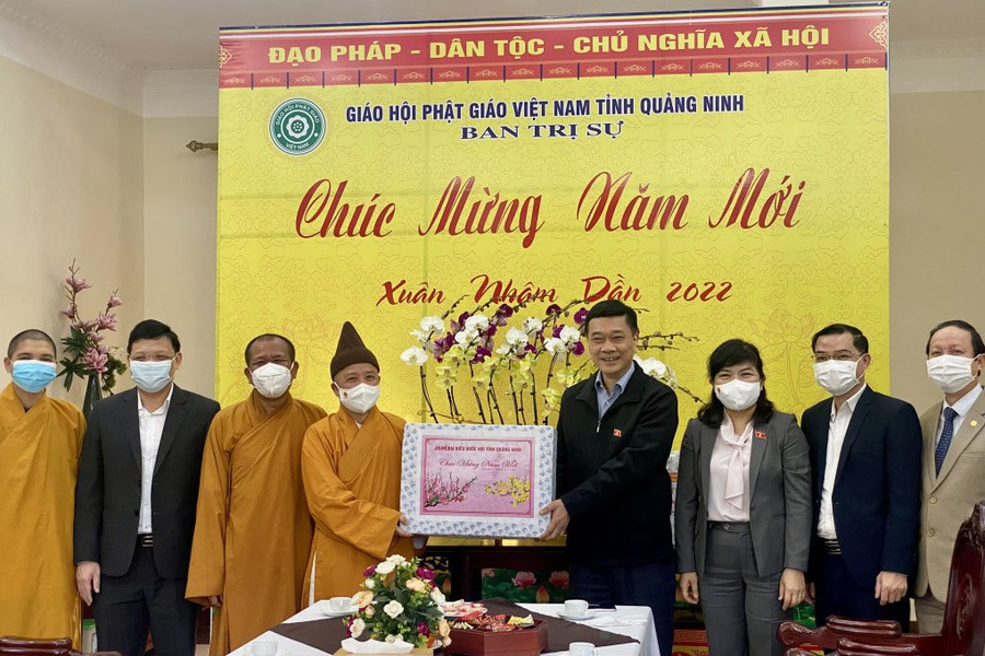 Chủ nhiệm Ủy ban Kinh tế Quốc hội thăm và tặng quà tết tại Uông Bí và Hạ Long, tỉnh Quảng Ninh.