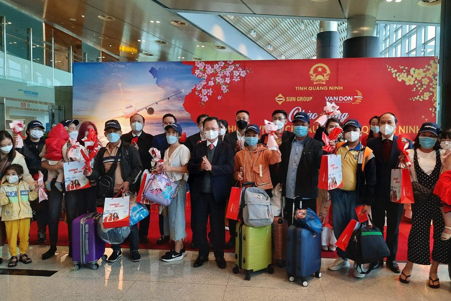 Sân bay Vân Đồn đón 126 hành khách đầu tiên năm Nhâm Dần