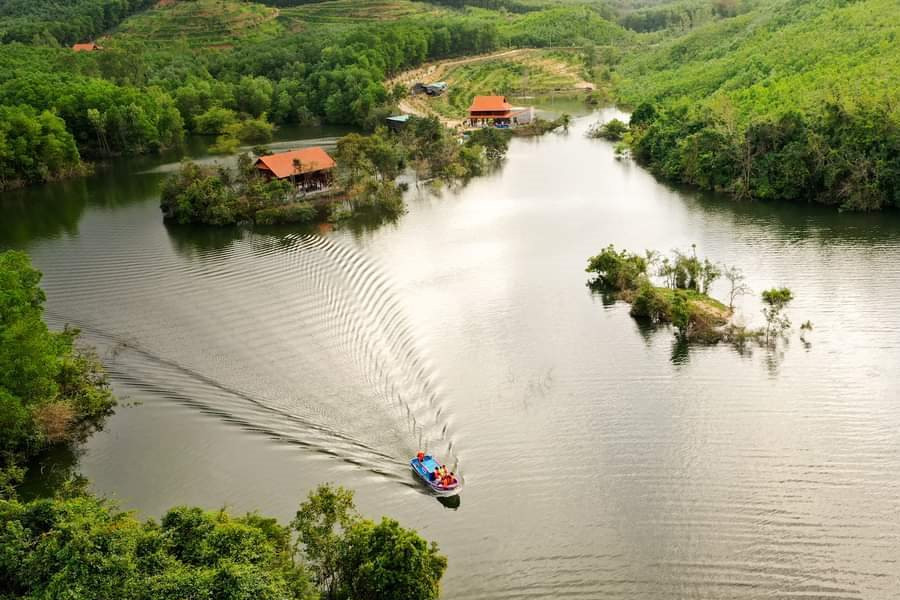 Bình Định: “Tràng An” nằm bên hồ Hội Khánh