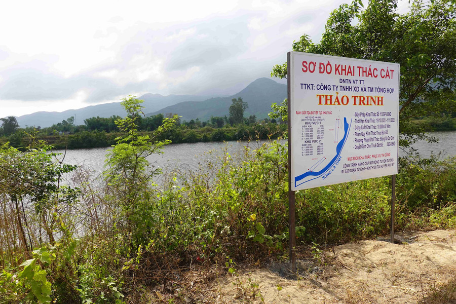 Bình Định: Vì sao dân phản đối việc khai thác cát sông La Tinh?