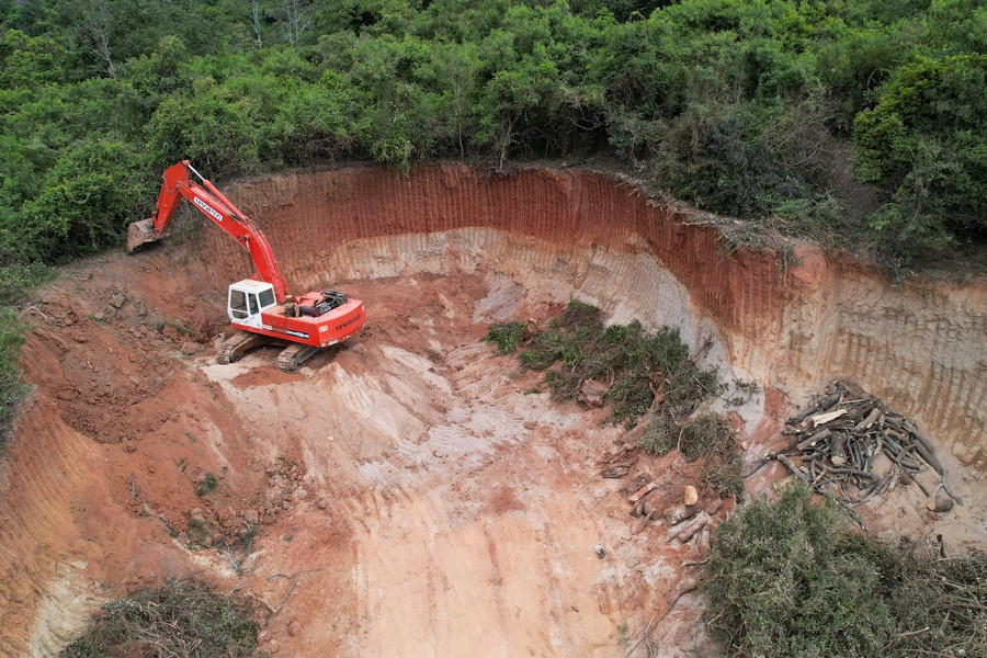 Bình Định: Dừng khai thác đất gần di tích quốc gia Hố Bà Mùi 