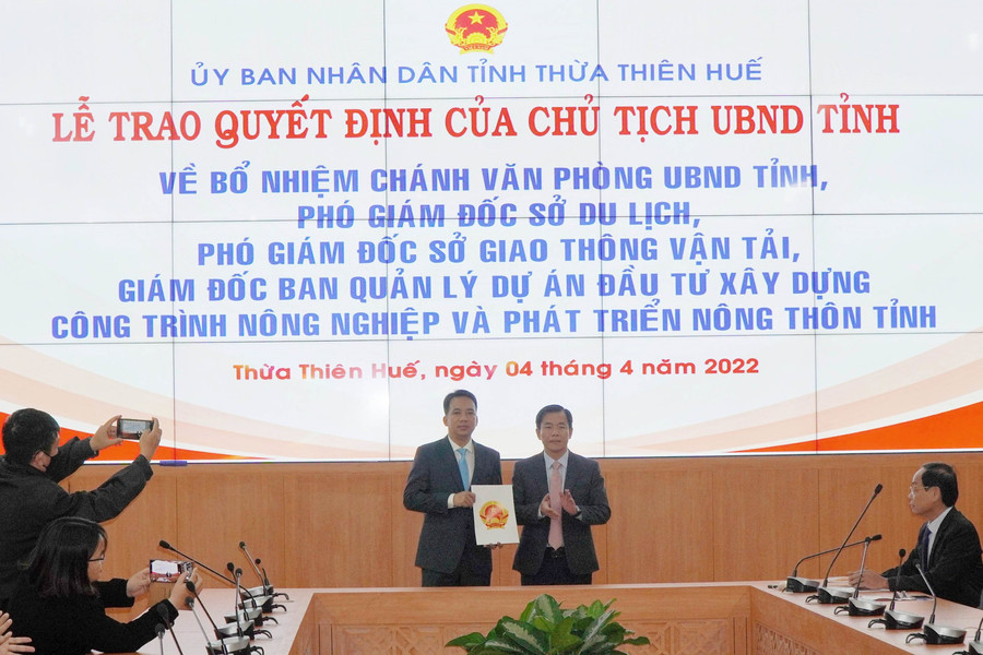 Ông Trần Hữu Thùy Giang giữ chức Chánh văn phòng UBND tỉnh Thừa Thiên – Huế